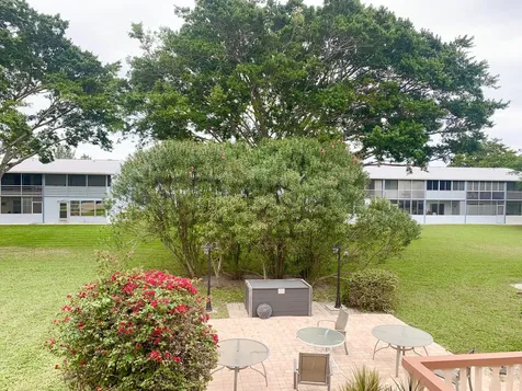 119 Canterbury E West Palm Beach FL 33417