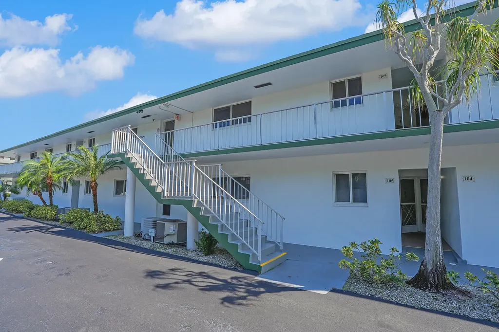 2 Garden Street Tequesta FL 33469