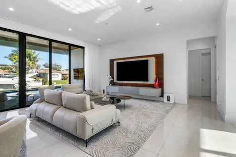 725 Ne 71st Street Boca Raton FL 33487