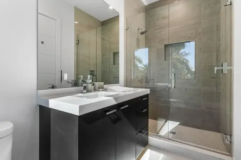 725 Ne 71st Street Boca Raton FL 33487