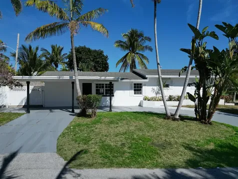 231 N Seacrest Circle Delray Beach FL 33444