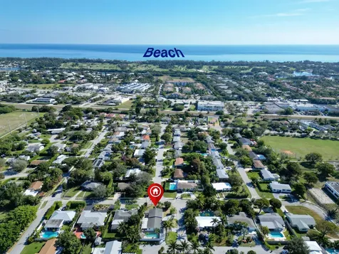231 N Seacrest Circle Delray Beach FL 33444