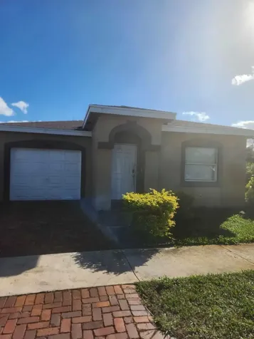 2102 E Ridge Circle Boynton Beach FL 33435