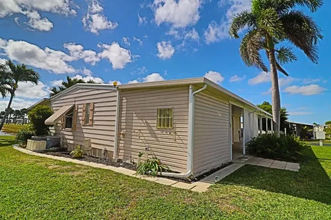 47001 Aquadilla Bay Boynton Beach FL 33436