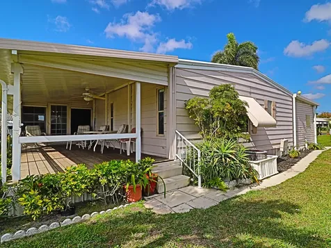 47001 Aquadilla Bay Boynton Beach FL 33436