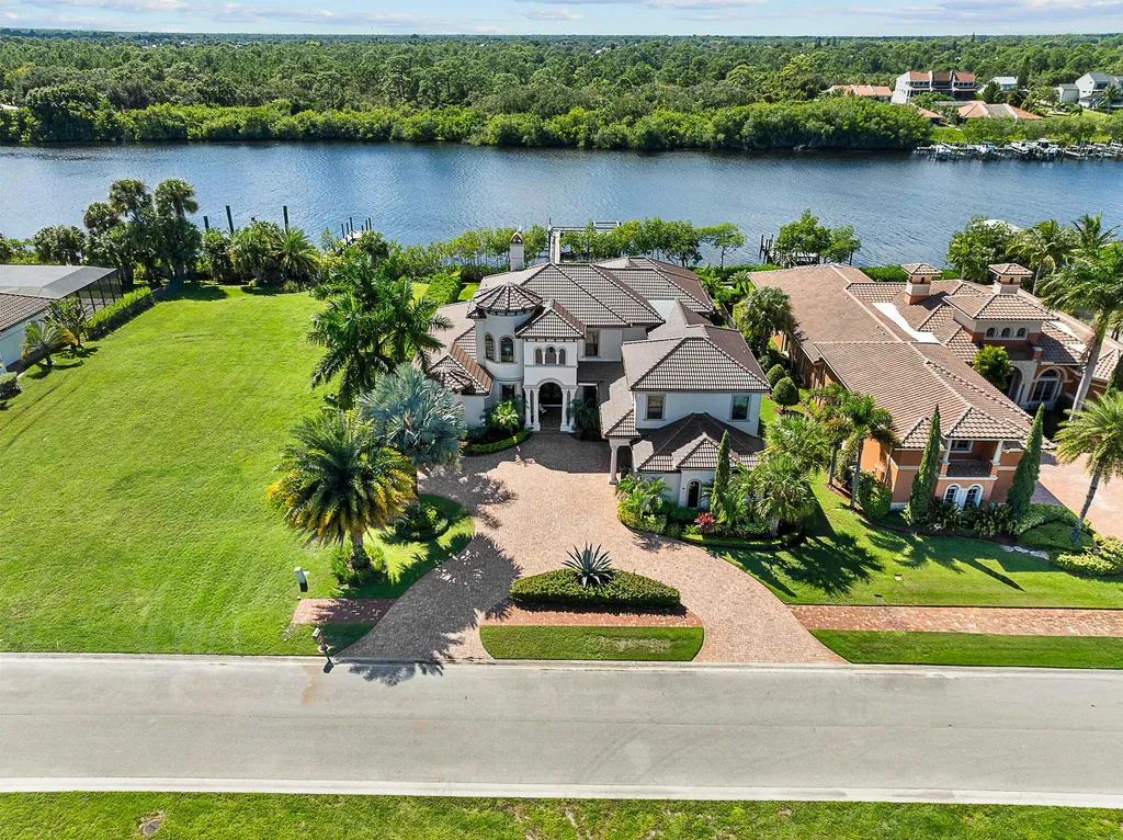 201 Se Fiore Bello Port Saint Lucie FL 34952