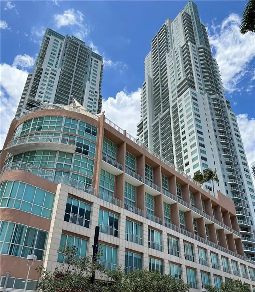 253 Ne 2nd Street Miami FL 33132