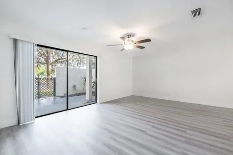 1185 Nw 98th Terrace Pembroke Pines FL 33024