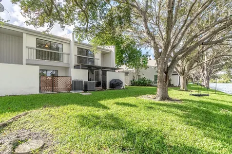 1185 Nw 98th Terrace Pembroke Pines FL 33024