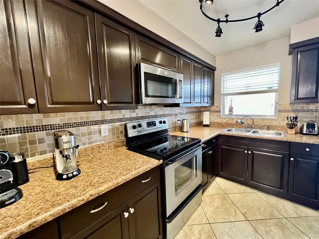 160 Ne 8th Avenue Hallandale Beach FL 33009