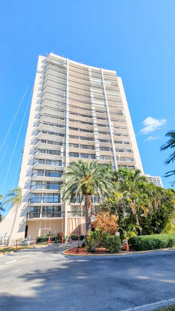2425 Presidential 805 Way West Palm Beach FL 33401
