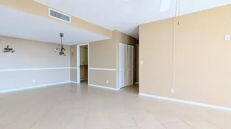 2425 Presidential 805 Way West Palm Beach FL 33401