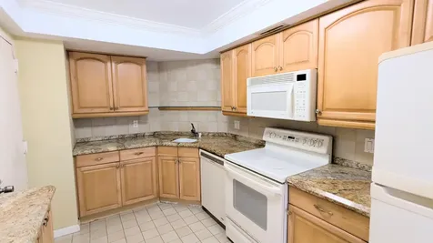 2425 Presidential 805 Way West Palm Beach FL 33401