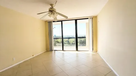 2425 Presidential 805 Way West Palm Beach FL 33401