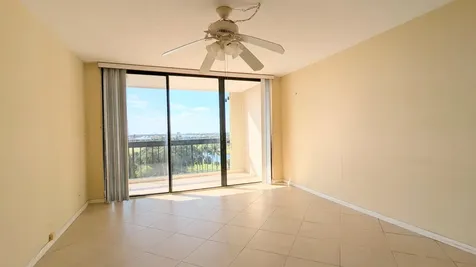 2425 Presidential 805 Way West Palm Beach FL 33401