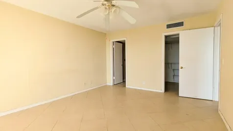 2425 Presidential 805 Way West Palm Beach FL 33401