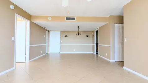 2425 Presidential 805 Way West Palm Beach FL 33401