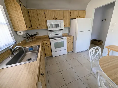 2454 Nw 9th Street Delray Beach FL 33445