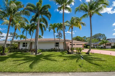 413 N Country Club Drive Atlantis FL 33462