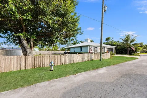 1305 Se Sea Oat Lane Stuart FL 34996