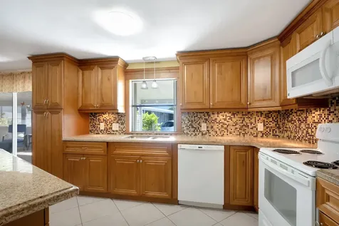 49019 Inauga Bay Boynton Beach FL 33436