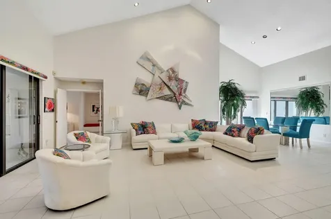 12 Clubhouse Lane Boynton Beach FL 33436