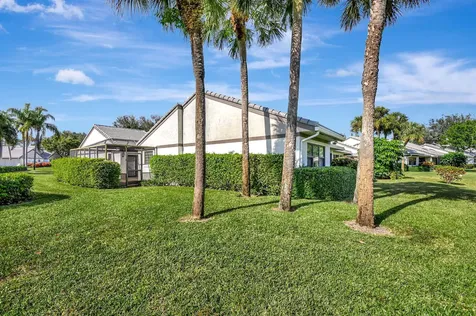12 Clubhouse Lane Boynton Beach FL 33436