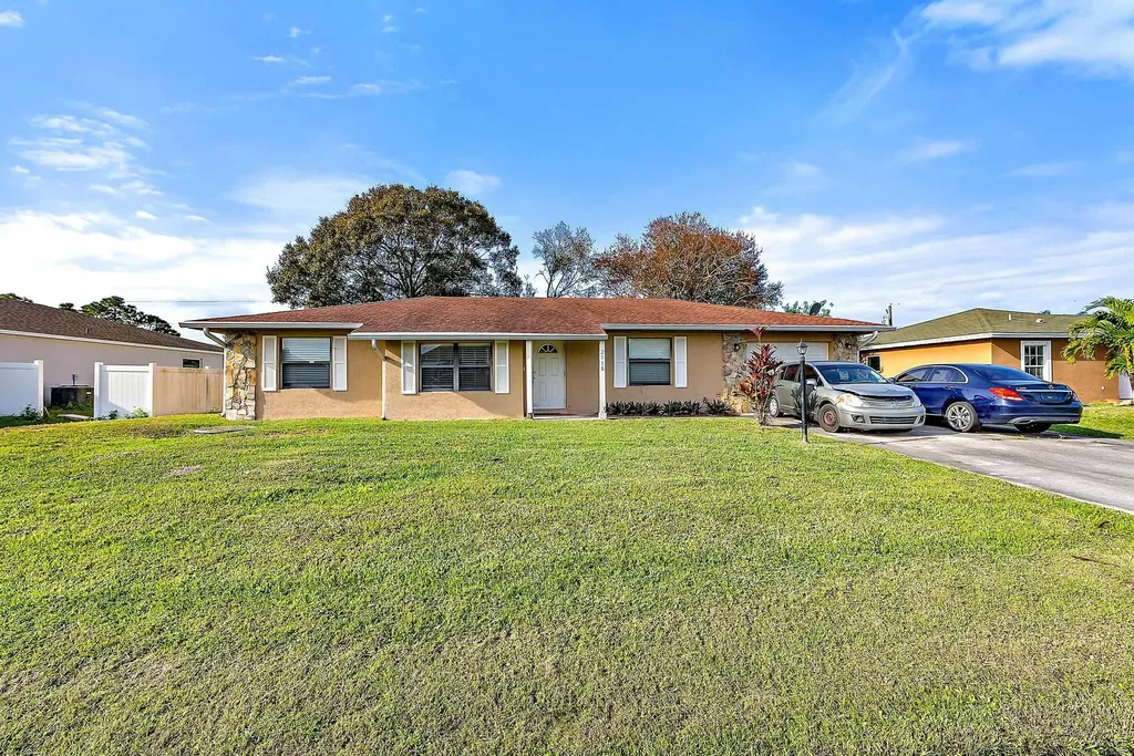 2118 Sw Trenton Lane Port Saint Lucie FL 34984