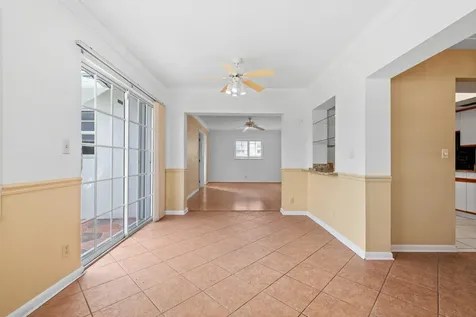 2006 Sw Golf Lane Boynton Beach FL 33426