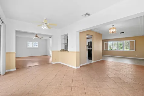 2006 Sw Golf Lane Boynton Beach FL 33426
