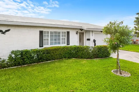 2006 Sw Golf Lane Boynton Beach FL 33426
