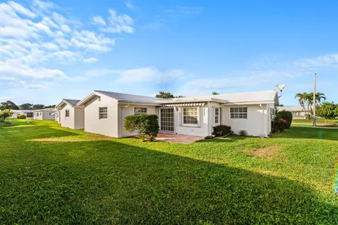 2006 Sw Golf Lane Boynton Beach FL 33426