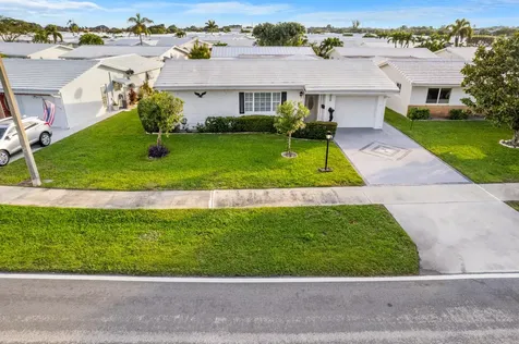 2006 Sw Golf Lane Boynton Beach FL 33426