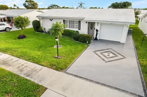 2006 Sw Golf Lane Boynton Beach FL 33426