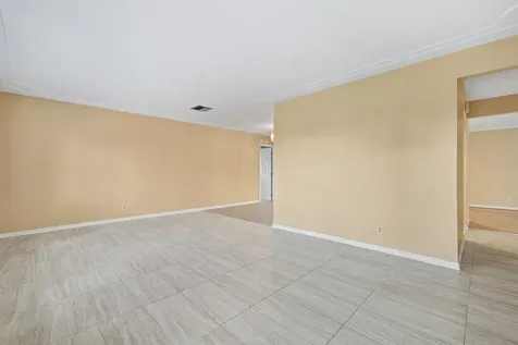 2006 Sw Golf Lane Boynton Beach FL 33426