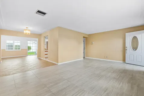 2006 Sw Golf Lane Boynton Beach FL 33426