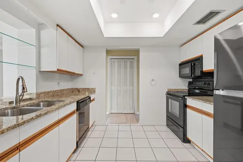 2006 Sw Golf Lane Boynton Beach FL 33426