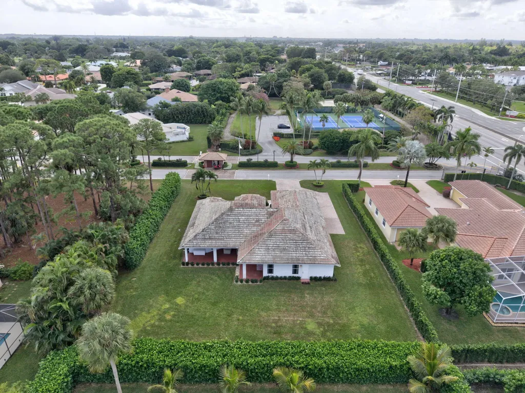 100 N Country Club Boulevard Atlantis FL 33462