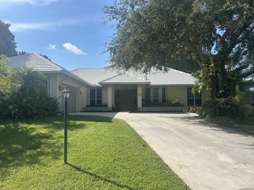 8309 Se Woodcrest Place Hobe Sound FL 33455