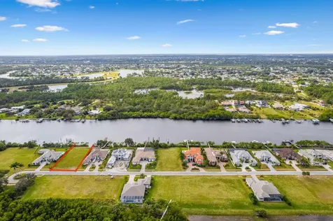 221 SE Fiore Bello Port Saint Lucie FL 34952