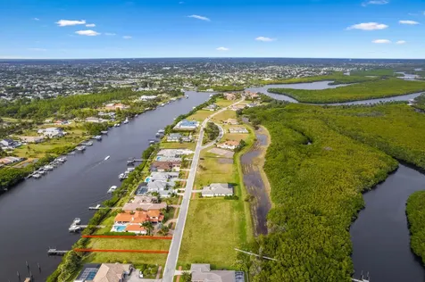 221 SE Fiore Bello Port Saint Lucie FL 34952