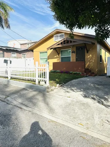 833 Briggs Street West Palm Beach FL 33405