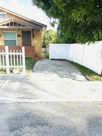 833 Briggs Street West Palm Beach FL 33405