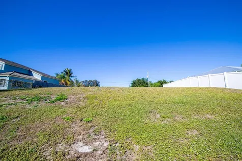 178 NE Dominican Terrace Port Saint Lucie FL 34983