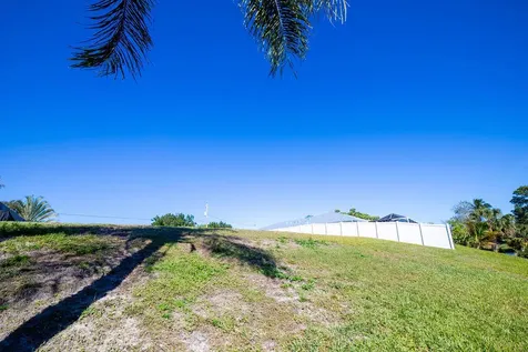 178 NE Dominican Terrace Port Saint Lucie FL 34983