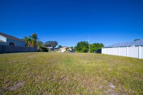 178 NE Dominican Terrace Port Saint Lucie FL 34983