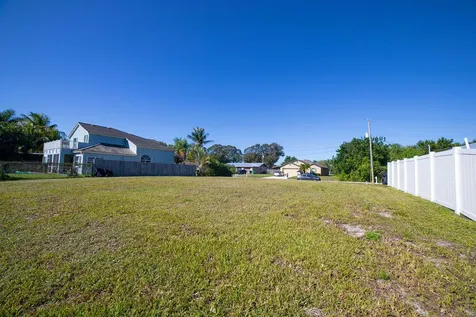 178 NE Dominican Terrace Port Saint Lucie FL 34983