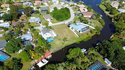 178 NE Dominican Terrace Port Saint Lucie FL 34983