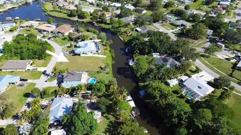 178 NE Dominican Terrace Port Saint Lucie FL 34983