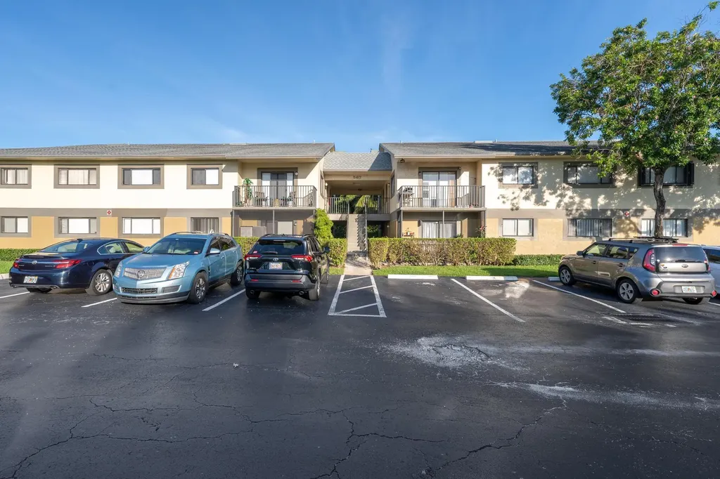 567 Trace Circle Circle Deerfield Beach FL 33441
